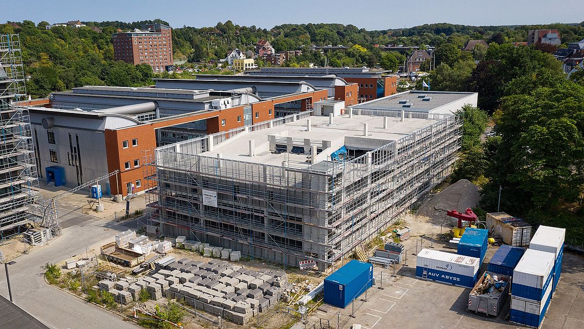 Luftaufnahme des Parkhauses im August 2020