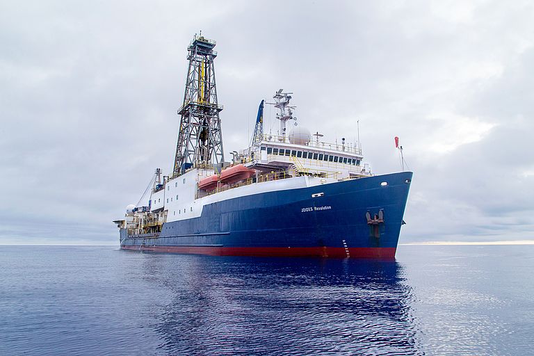 Das Bohrschiff JOIDES RESOLUTION. Foto: Bill Crawford/IODP Das Bohrschiff JOIDES RESOLUTION. Foto: Bill Crawford/IODP